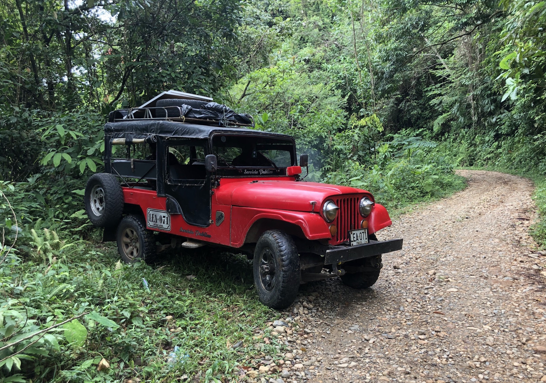 Jeep en el recorrido por Caquetá